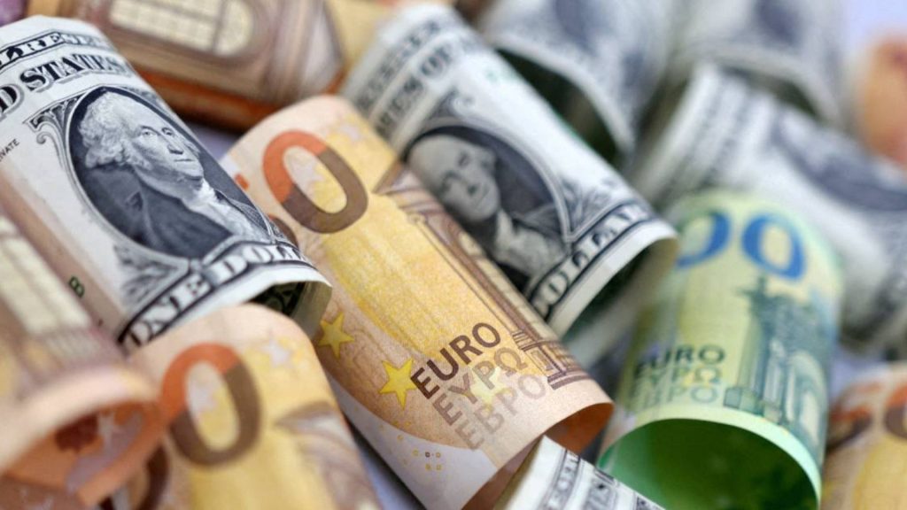 Euro sigue por debajo del dólar por temores de inflación
